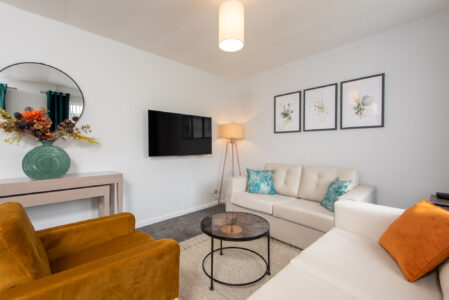 Short term lettings - fully equipped living room