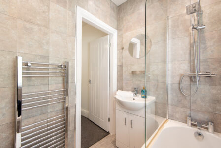 Short term rental - fully equipped shower bathroom