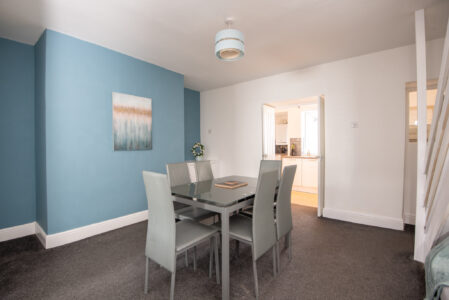 Short term rental - fully equipped dining room